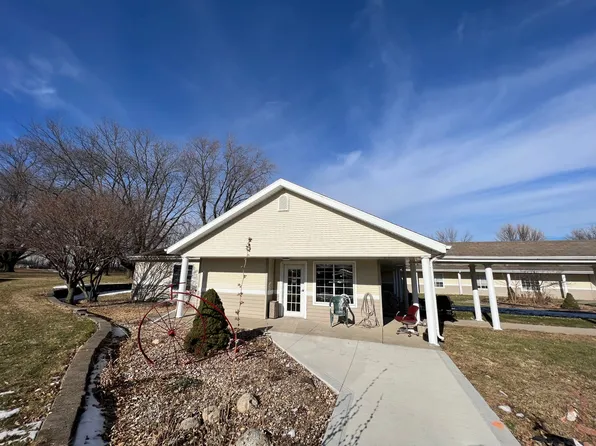 Quiet Cove Apartments, 1806 Main St #10, Gowrie, IA 50543