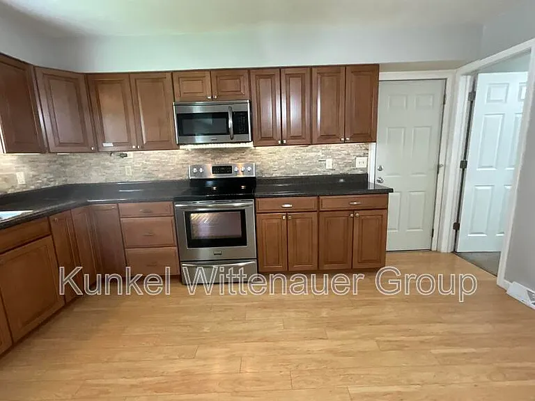 304 S Hilgard St — Photo 7