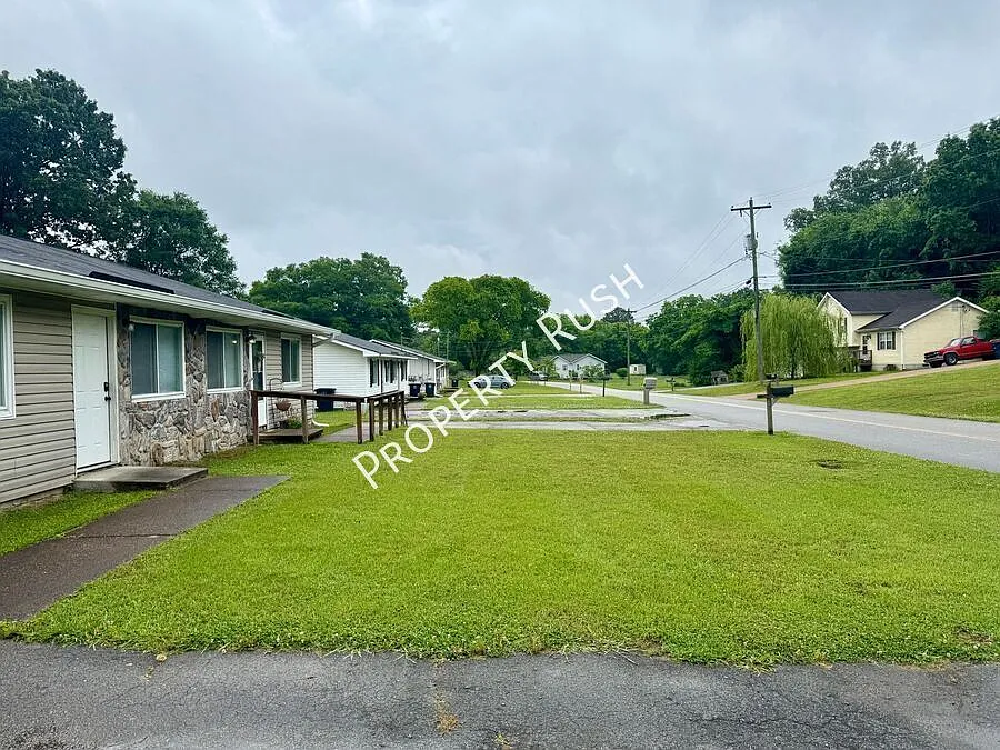 52 Frawley Rd. - Charming 2 bed/1 bath duplex unit in East Ridge! $1,100/mo. — Photo 4