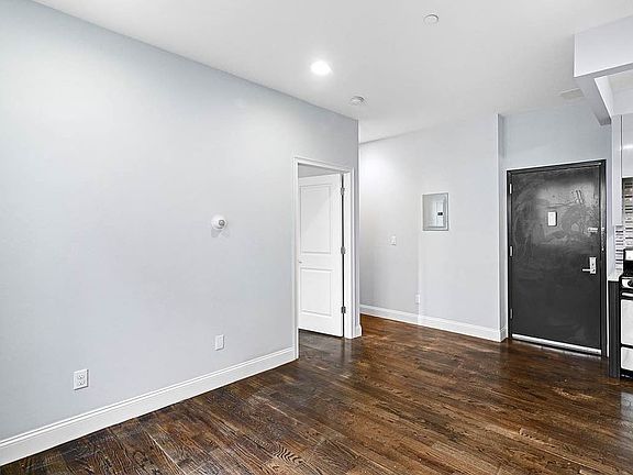 3rd image of 39 Suydam St APT 3C