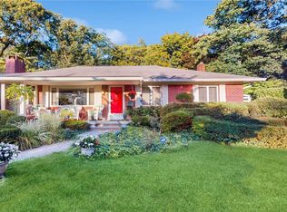 8 Ambrose Ln, Northport, NY 11768