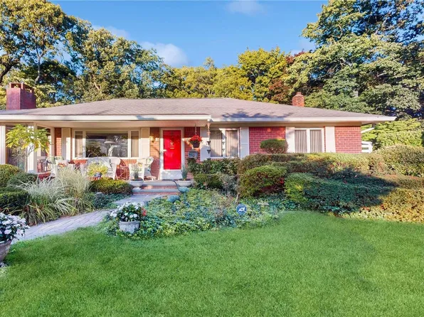 8 Ambrose Lane, Northport, NY 11768