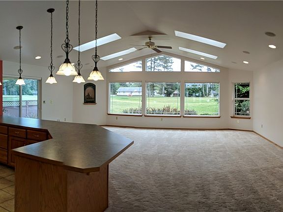 4th image of 256 Octopus Ave NE