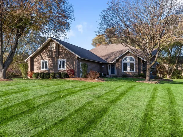 6112 Misty Pine Ct, Crystal Lake, IL 60012