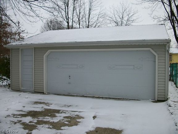 3rd image of 919 Sandlewood Dr
