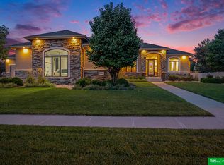 1424 Woodlawn Dr, Fremont, NE 68025