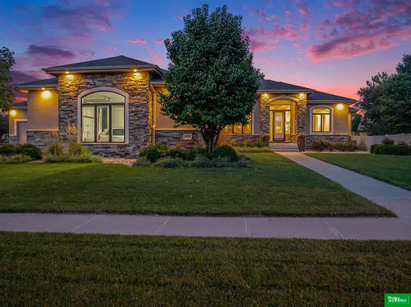 1424 Woodlawn Dr, Fremont, NE 68025