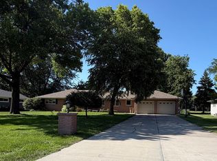 2426 Pioneer Blvd, Grand Island, NE 68801