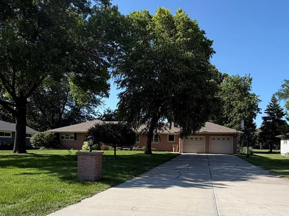 2426 Pioneer Blvd, Grand Island, NE 68801