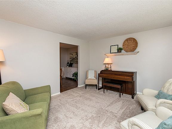 4th image of 8013 Hickory Dr