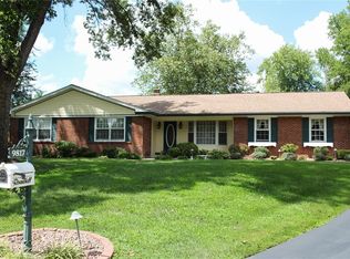 9817 Roundhill Dr, Saint Louis, MO