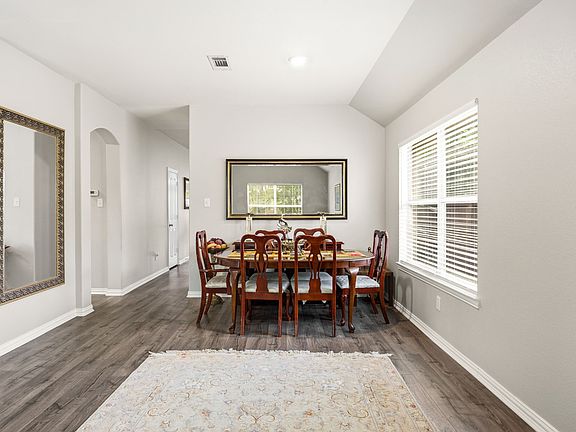 3rd image of 906 Horizon Ridge Cir