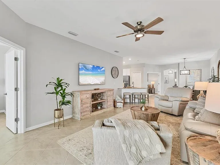 2049 Bonito Way — Photo 17