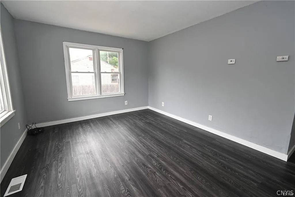 3 bed, 2.0 bath, 976 sqft, $2,250 — Photo 4