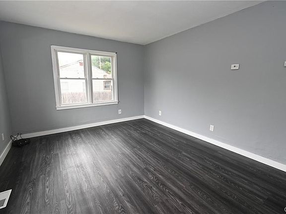 4th image of 5854 Reis Dr