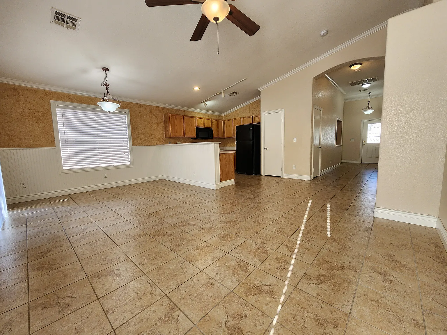 3 bed, 1228 sqft, $1,895 — Photo 4