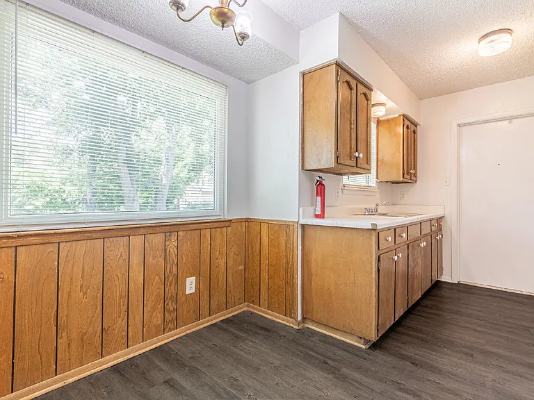 4910 Tennyson Dr — Photo 10