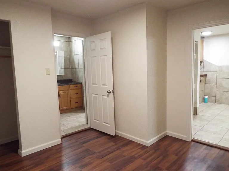 2519 Hicks Ave #2 — Photo 4