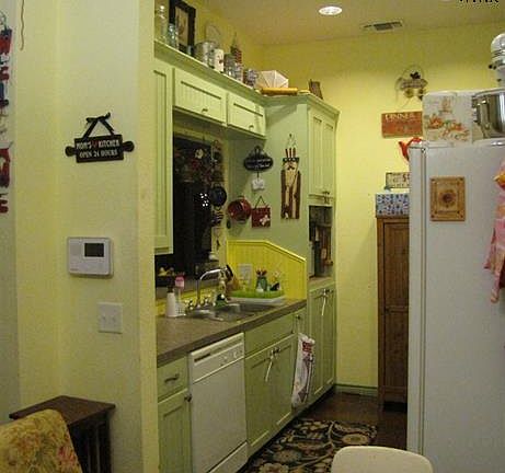 3rd image of 815 Sugarbush Ln