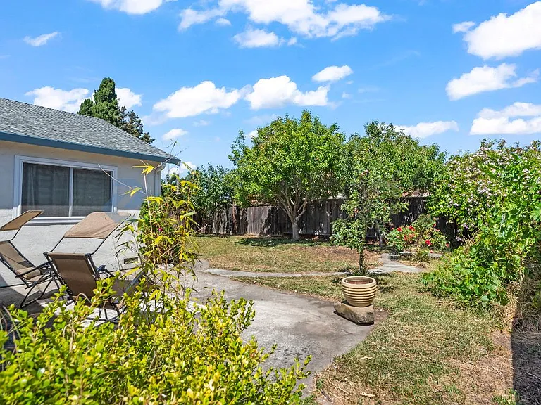7525 Hazelnut Dr — Photo 29