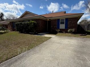 11 Peach Ct, Savannah, GA 31419