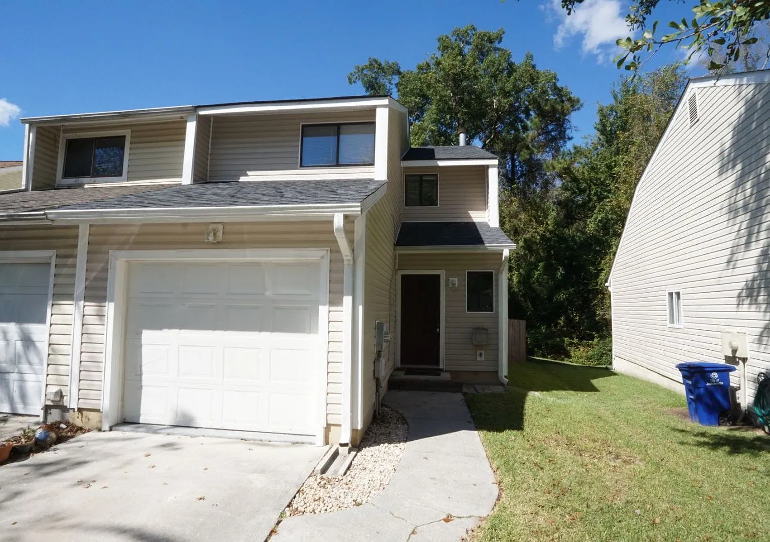 Two Bedroom Townhome in a great location. — Photo 1