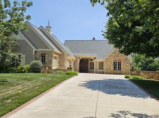 1030 SW Exmoor Ln, Topeka, KS 66604