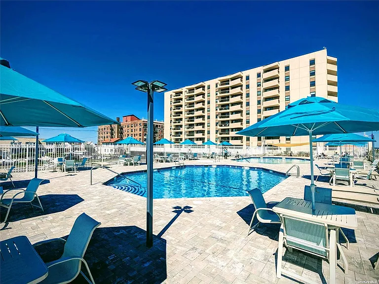360 Shore Rd #2G — Photo 14