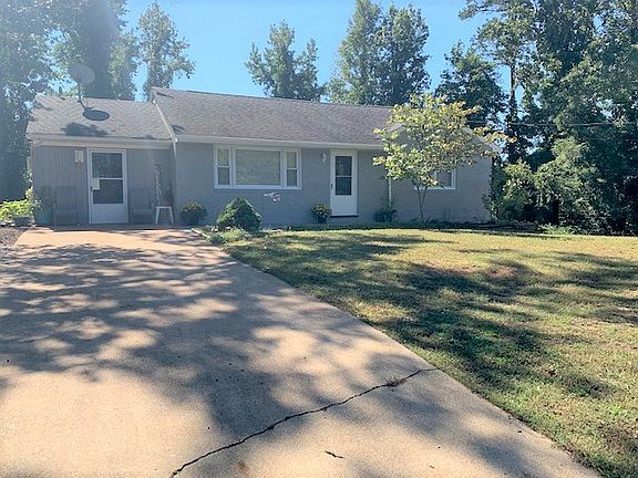 2nd image of 209 Sweetbriar Dr