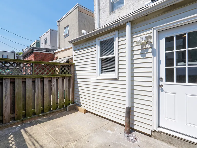 1631 S Clarion St — Photo 21