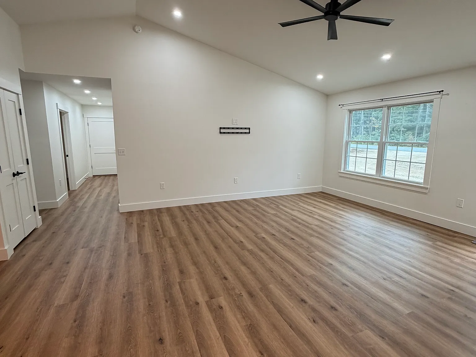 2 bed, 1.5 bath, 1500 sqft, $2,500 — Photo 3