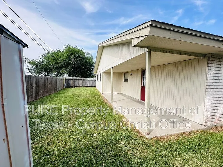 2025 Blue Angel St — Photo 12