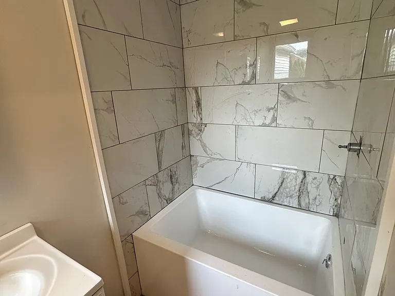 305 Powell Ave — Photo 6