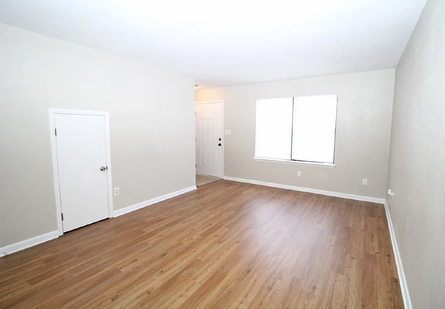 2 bed, 1.5 bath, 1046 sqft, $1,175 — Photo 2