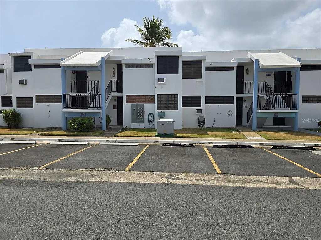 2 bed, 1.0 bath, 750 sqft, $1,700 — Photo 1