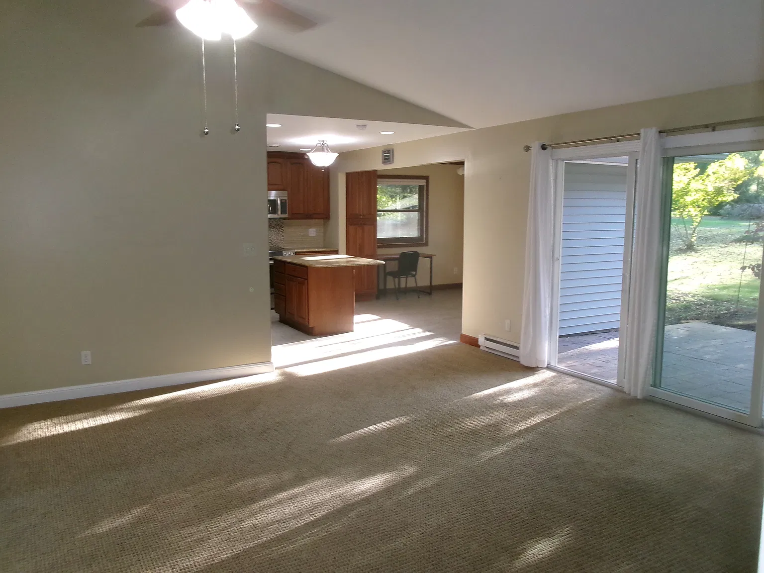 3 bed, 1443 sqft, $2,335 — Photo 4