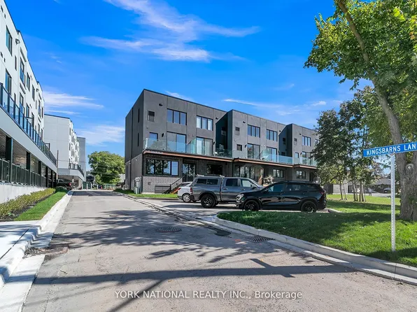 59 Charles St #1, Newmarket, ON L3Y 3V7