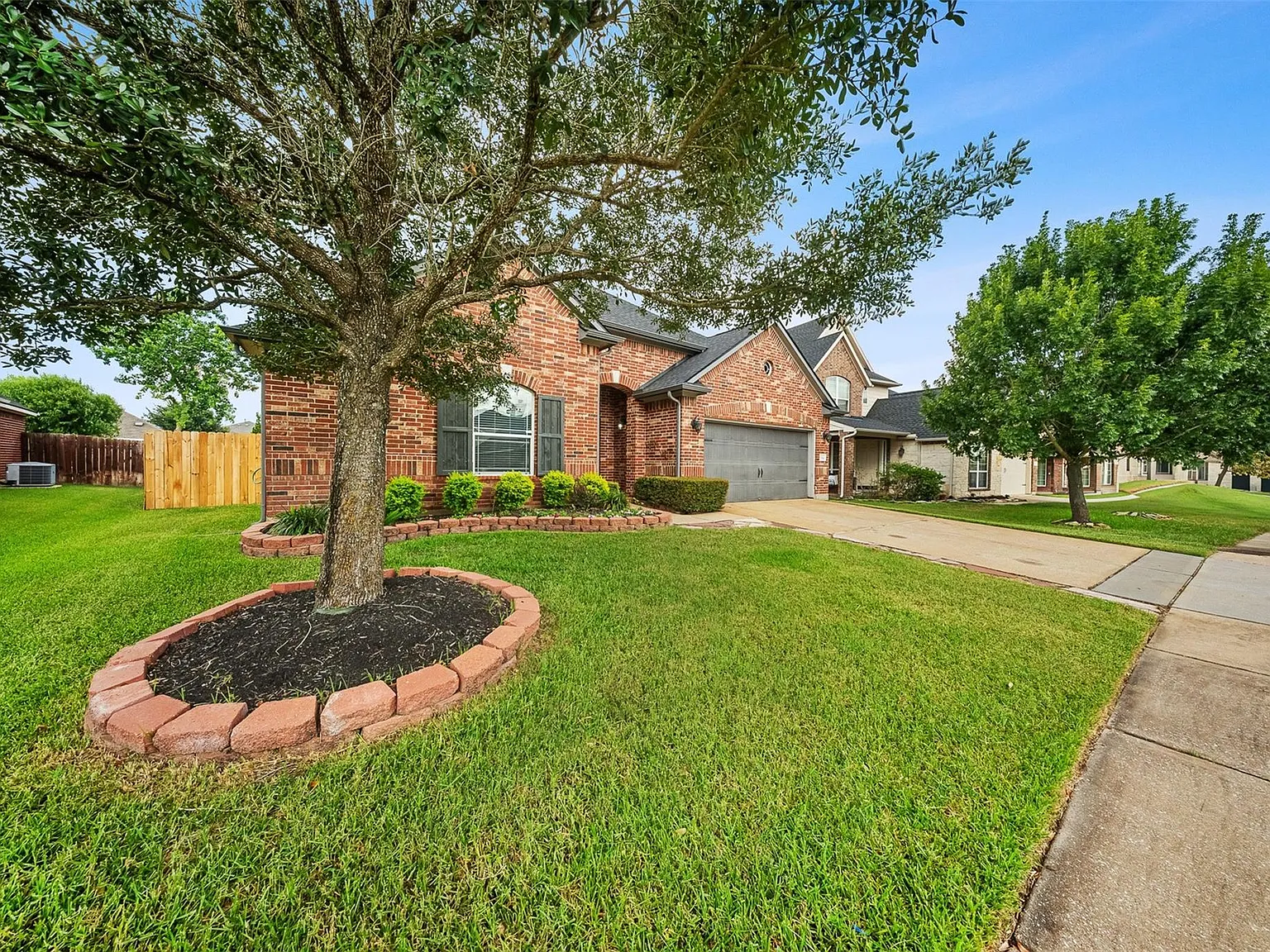 4 bed, 2.0 bath, 3006 sqft, $2,700 — Photo 2