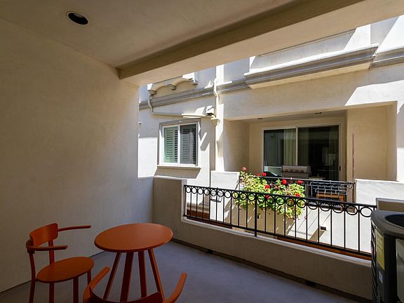 5th image of 4067 Lincoln Ave APT 2