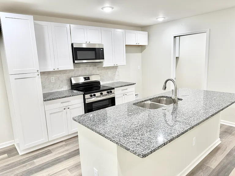 502 W Jeanette Ave — Photo 6