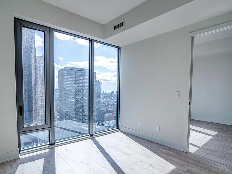 8 Cumberland St #3904 — Photo 7