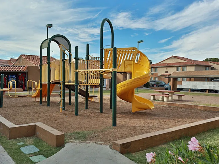 Fountain Oaks Apartments — Photo 3