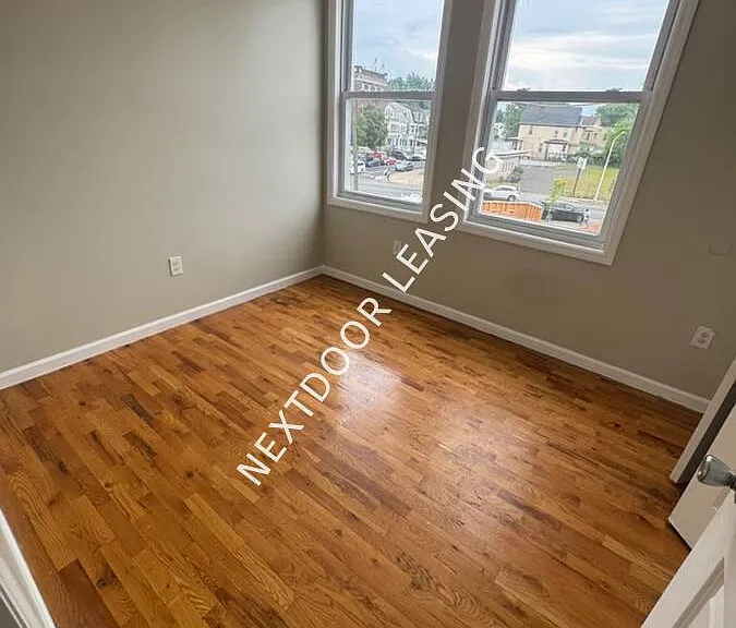 7 Chelsea Ave #2M — Photo 6