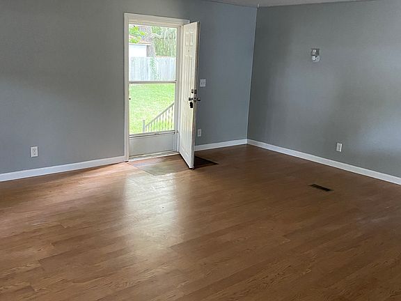 5th image of 7541 Covewood Dr