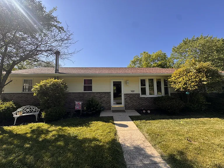 4902 Creek Dr — Photo 2