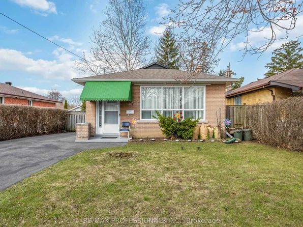 14 Dashwood Cres, Toronto, ON M9V 2N8