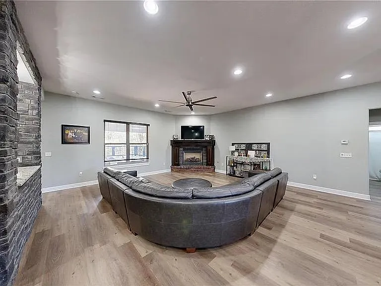 508 Candlelight Cir — Photo 17