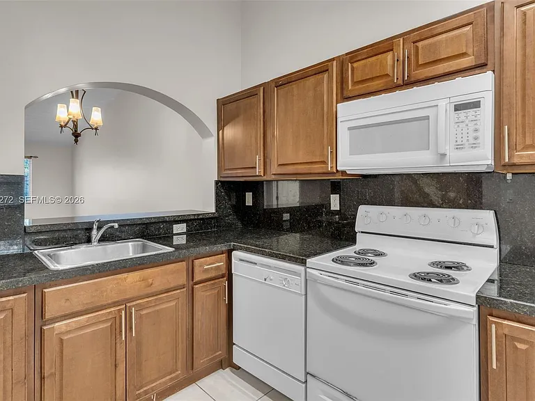 1241 SE 29th St #202-27 — Photo 7
