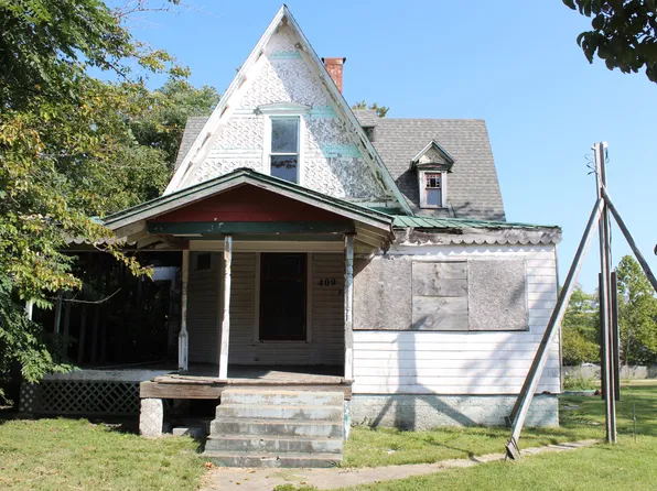 409 E College Street, Aurora, MO 65605
