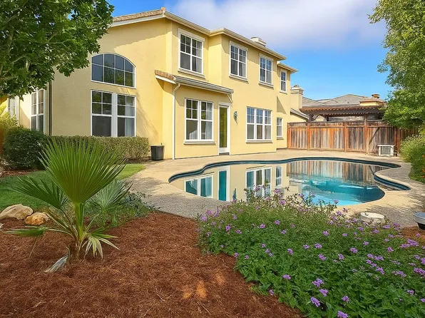 1651 Valley Oaks Dr, Gilroy, CA 95020